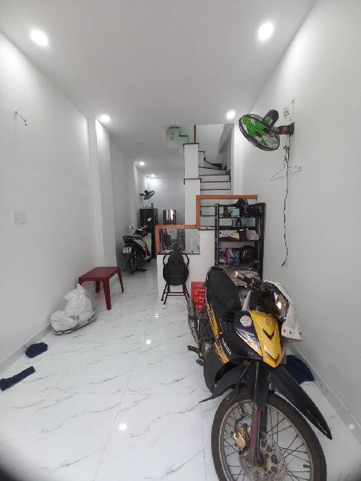 Bán gấp nhà đúc 3 lầu 3,3x10 cách mặt tiền đường Tú Mỡ 3 căn